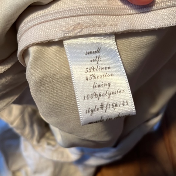 Francesca’s Ayla cream flowy Scalloped Shorts - Picture 3 of 5